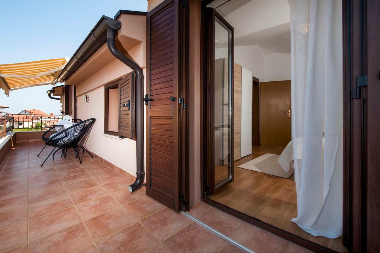Apartment Len Ровінь Екстер'єр фото