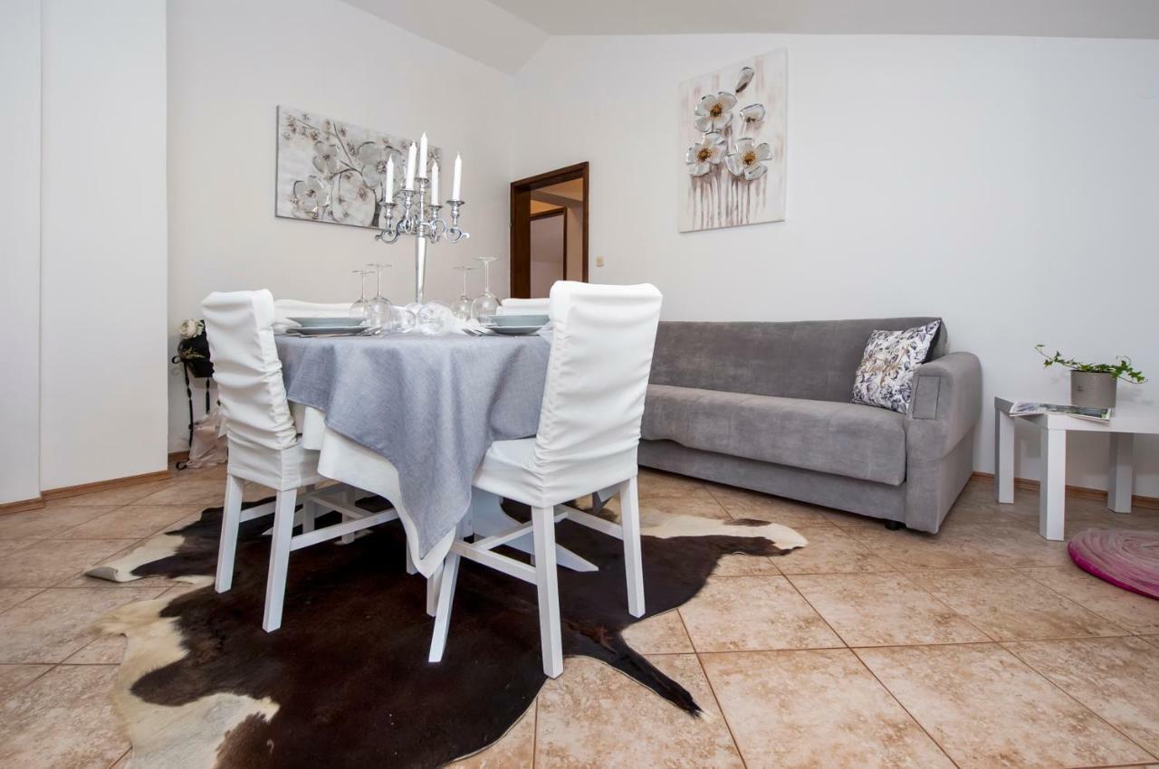 Apartment Len Ровінь Екстер'єр фото