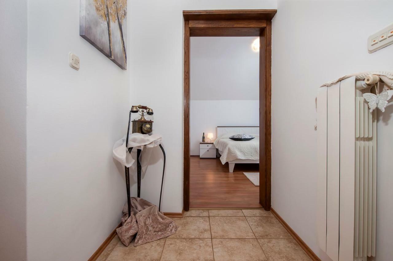 Apartment Len Ровінь Екстер'єр фото