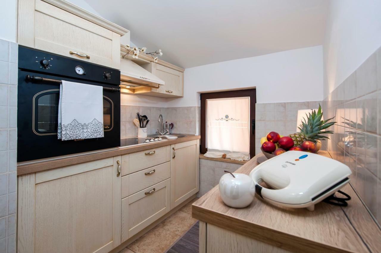 Apartment Len Ровінь Екстер'єр фото